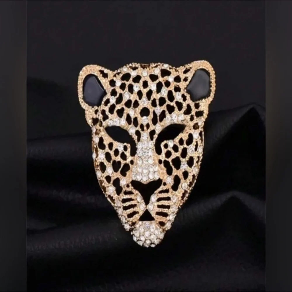 ✨Gold and Black Crystal Leopard Head Brooch - Women Jewelry